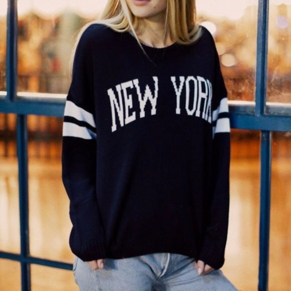 Brandy Melville Veena New York Graphic Sweater - Picture 2 of 6